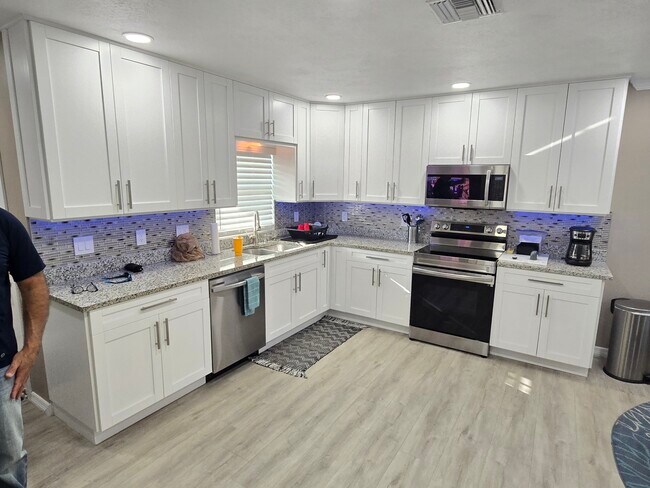 Building Photo - 1250 S Pinellas Ave