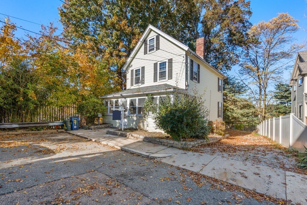 Primary Photo - 7 Larch Pl