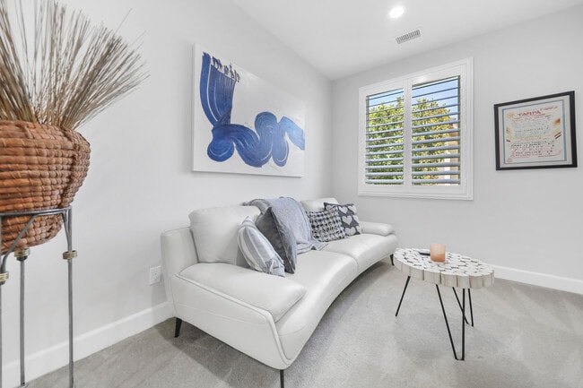 Foto del edificio - 51221 Longmeadow St