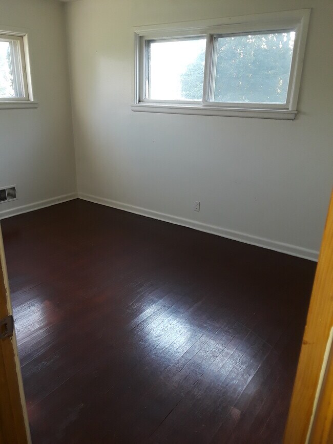 Building Photo - 7223 W Lakefield Dr