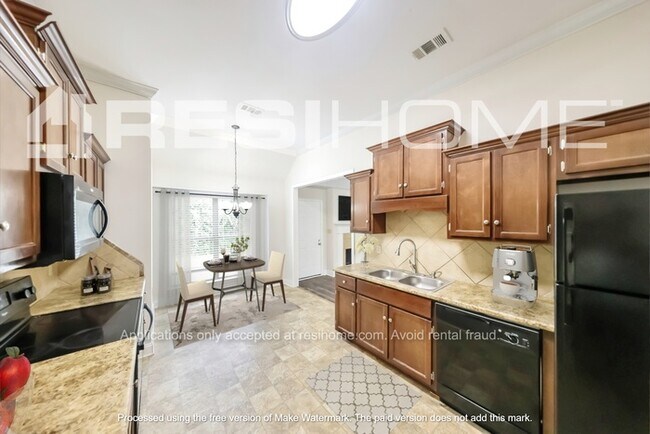 Building Photo - 5205 Meadow Lake Cir