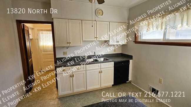 Building Photo - Charming Rental with breakfast bar!