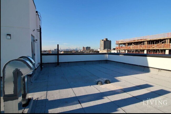 Building Photo - 340 Irving Ave