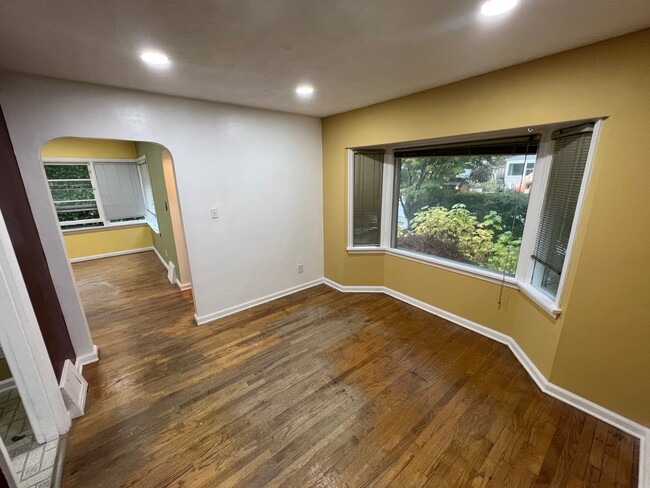 Dining room - 542 NE 94th St