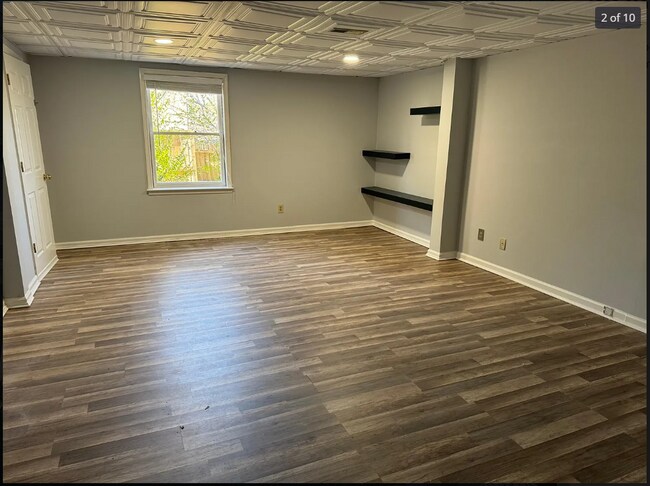 Foto del edificio - 5323 Whisper Wood Dr