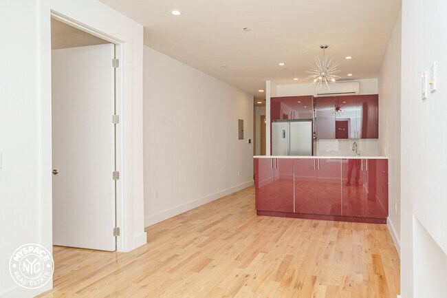 Foto del edificio - 472 Gates Ave