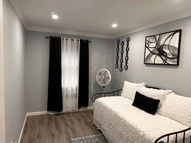 Foto del edificio - 1750 E 48th St