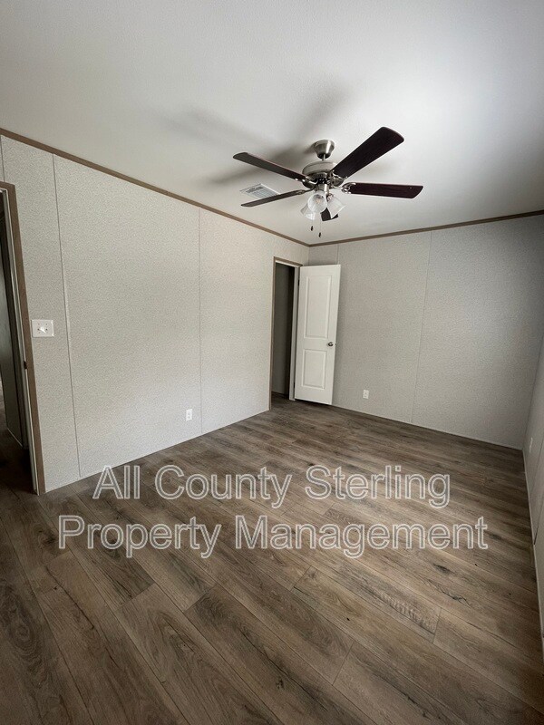 Building Photo - 150 SE Perfect Ct