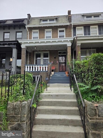 Building Photo - 1319 E Street NE Unit