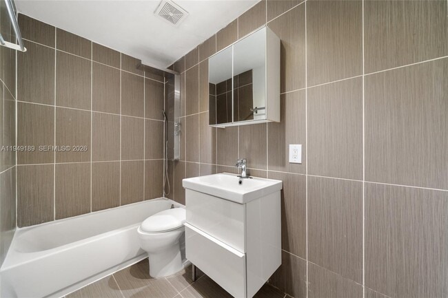 Foto del edificio - 3262 Elizabeth St