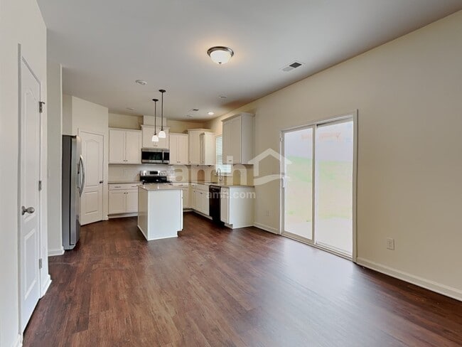 Building Photo - 154 Eden Ave