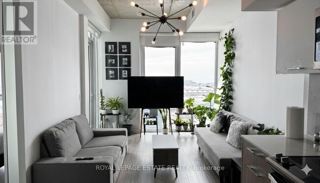 Photo du bâtiment - 15 Baseball Pl