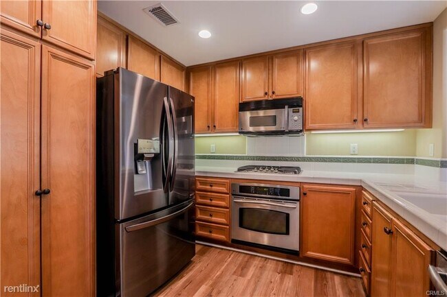 Building Photo - 3 br, 2.5 bath Condo - 35 Kilbannan Ct