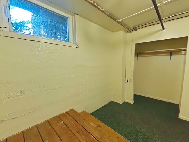Building Photo - Room ~ Close to Campus