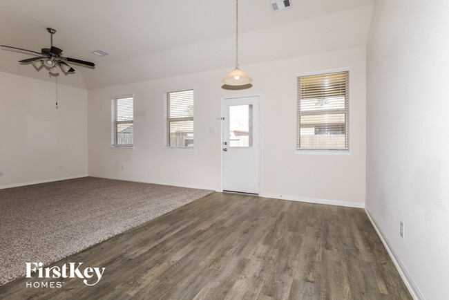 Building Photo - 15149 Meadow Glen S