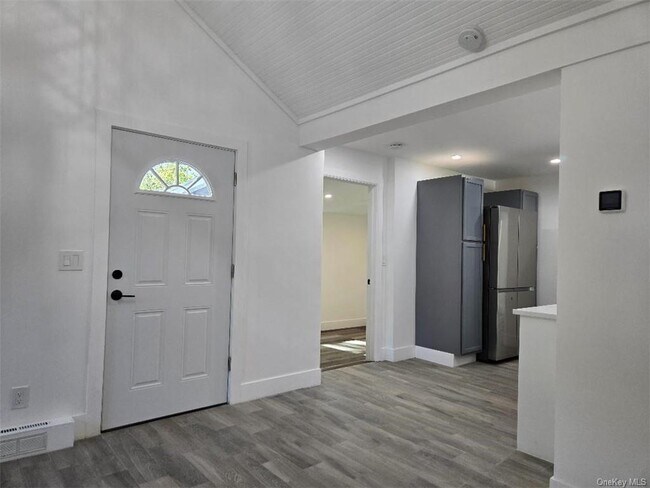 Building Photo - 3074 Lexington Ave