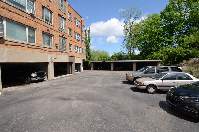 Foto del edificio - 4028 Ledgewood Dr