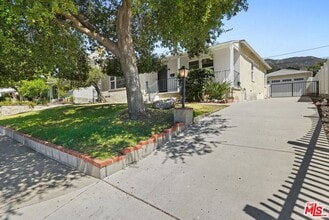 Building Photo - 2943 Los Olivos Ln