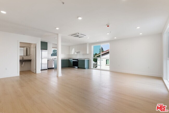 Foto del edificio - 8561 Belmont St