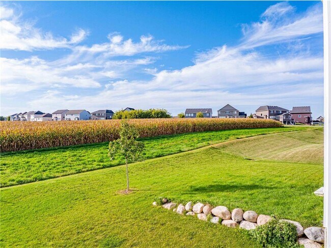 Foto del edificio - 1574 Edgebrook Ln