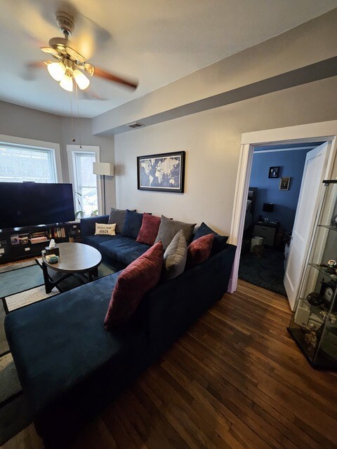 Foto del edificio - 1338 W Farwell Ave