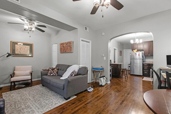 Foto del edificio - 2348 W Moffat St