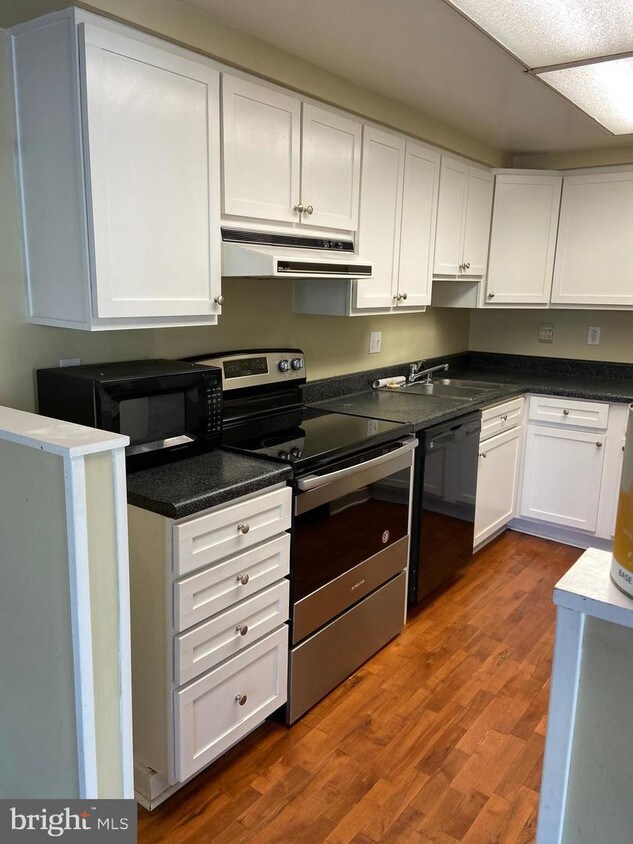 Primary Photo - 2048 Aberdeen Dr