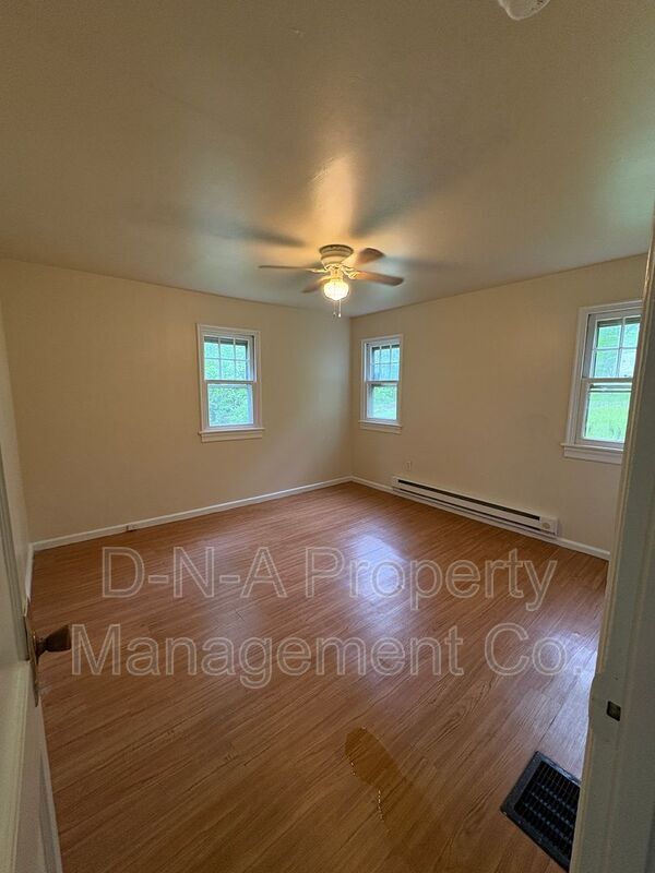 Building Photo - 448 Zinc Ln