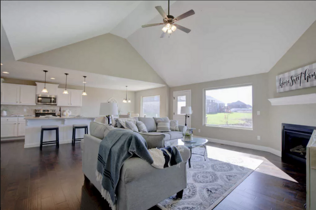 Building Photo - Hickory Valley Luxury,  Newer  4 Bed Room,...
