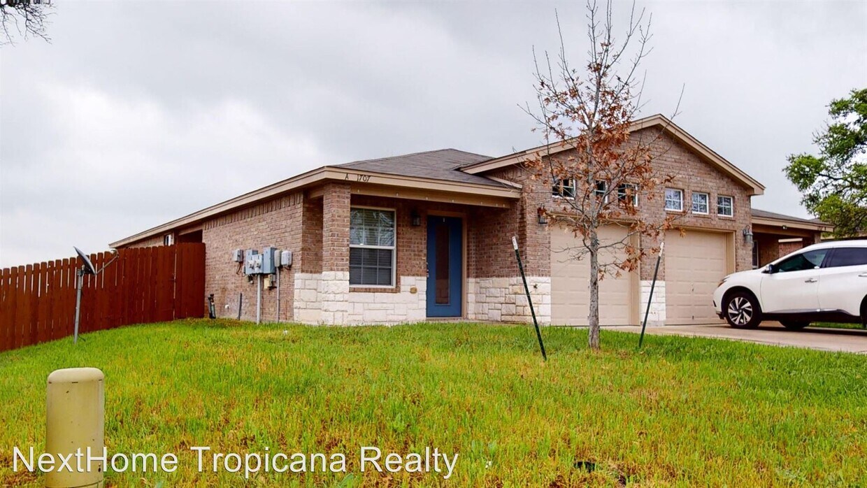 Foto principal - 3 br, 2 bath House - 1707 Aztec Trace -A
