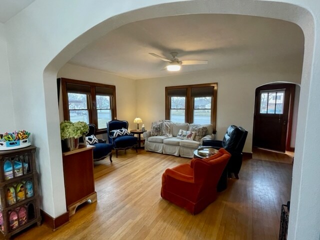 living room - 1113 Losey Blvd S