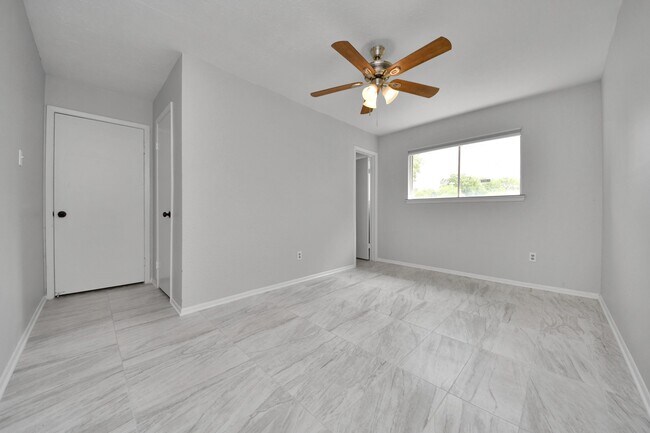 Building Photo - 4830 Ridgestone St