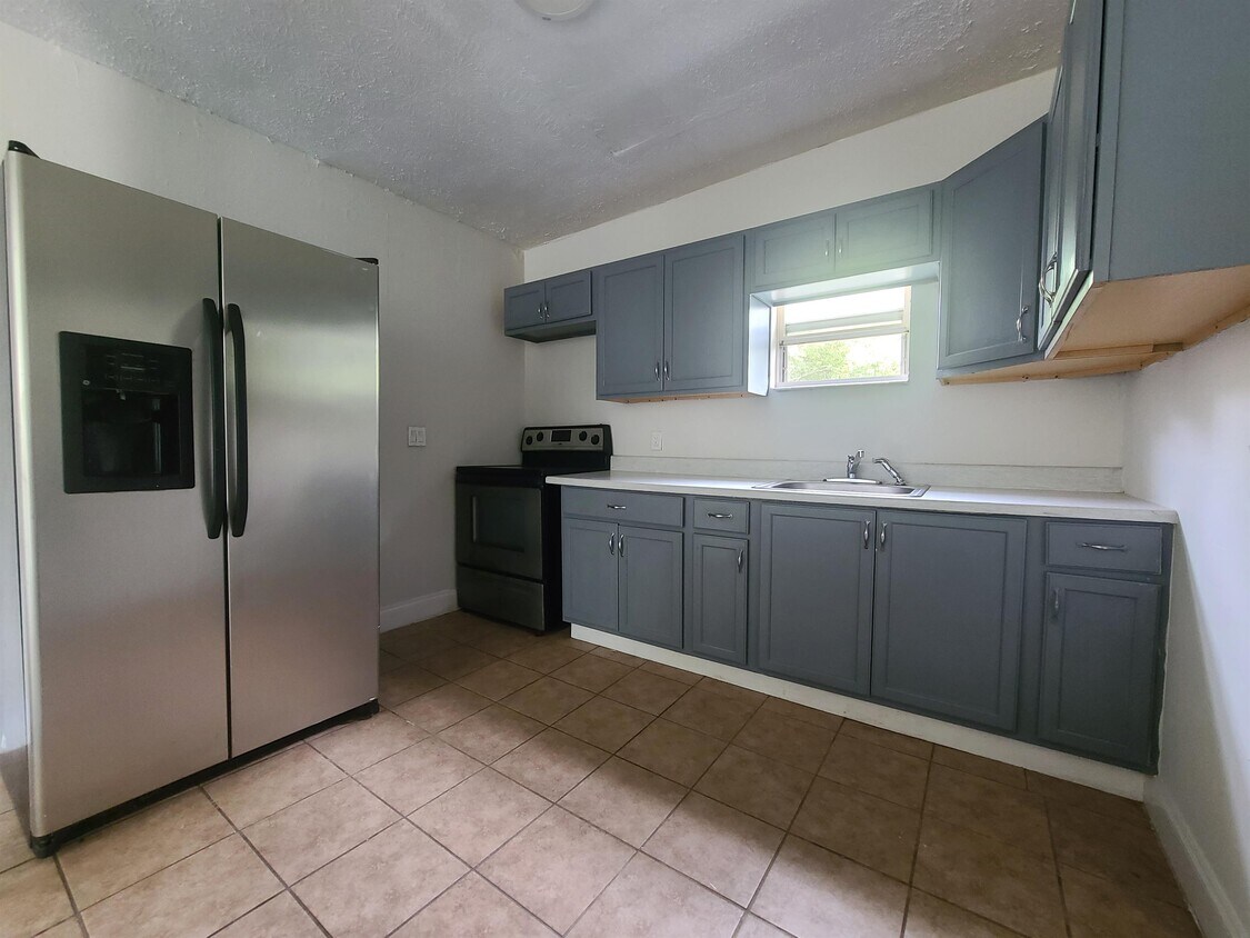 Primary Photo - 1419 Logan St