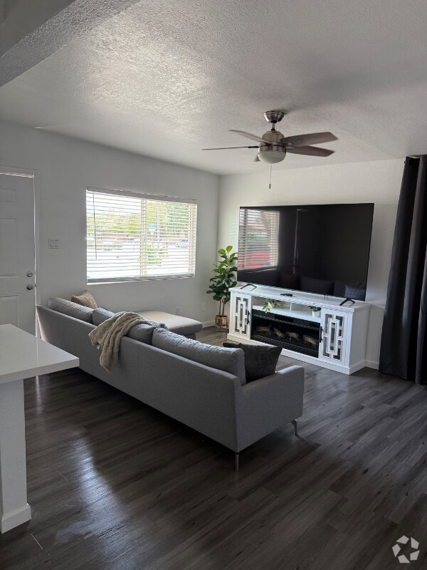 Building Photo - 932 E Tempe Dr