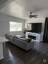 Building Photo - 932 E Tempe Dr