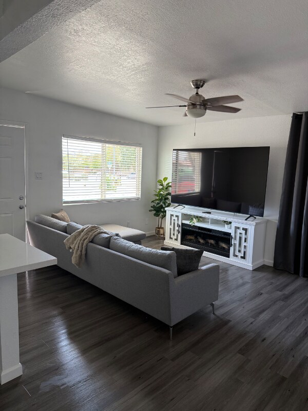 Primary Photo - 932 E Tempe Dr