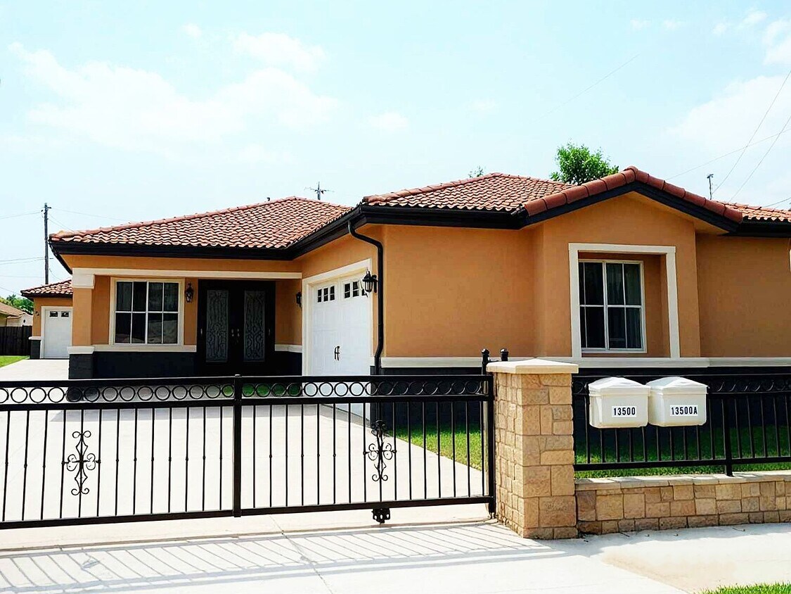 Foto principal - 13500 Palm Ave