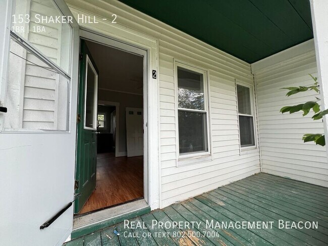 Foto del edificio - 153 Shaker Hill Rd