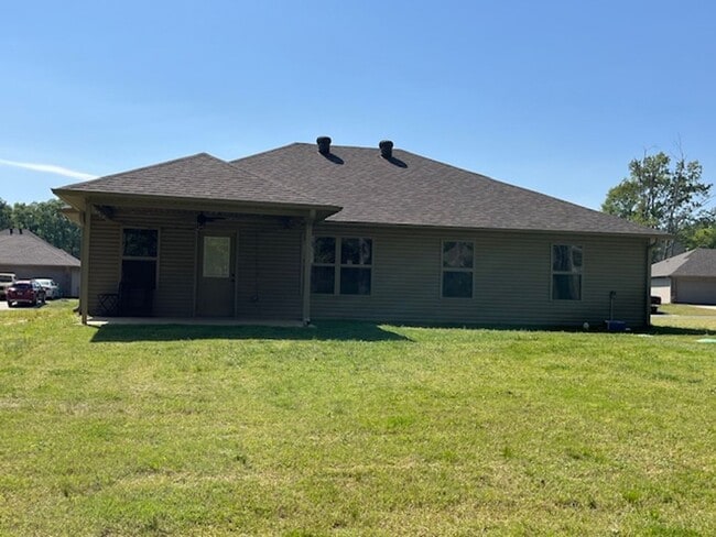 Building Photo - 95 Buena Vis Dr