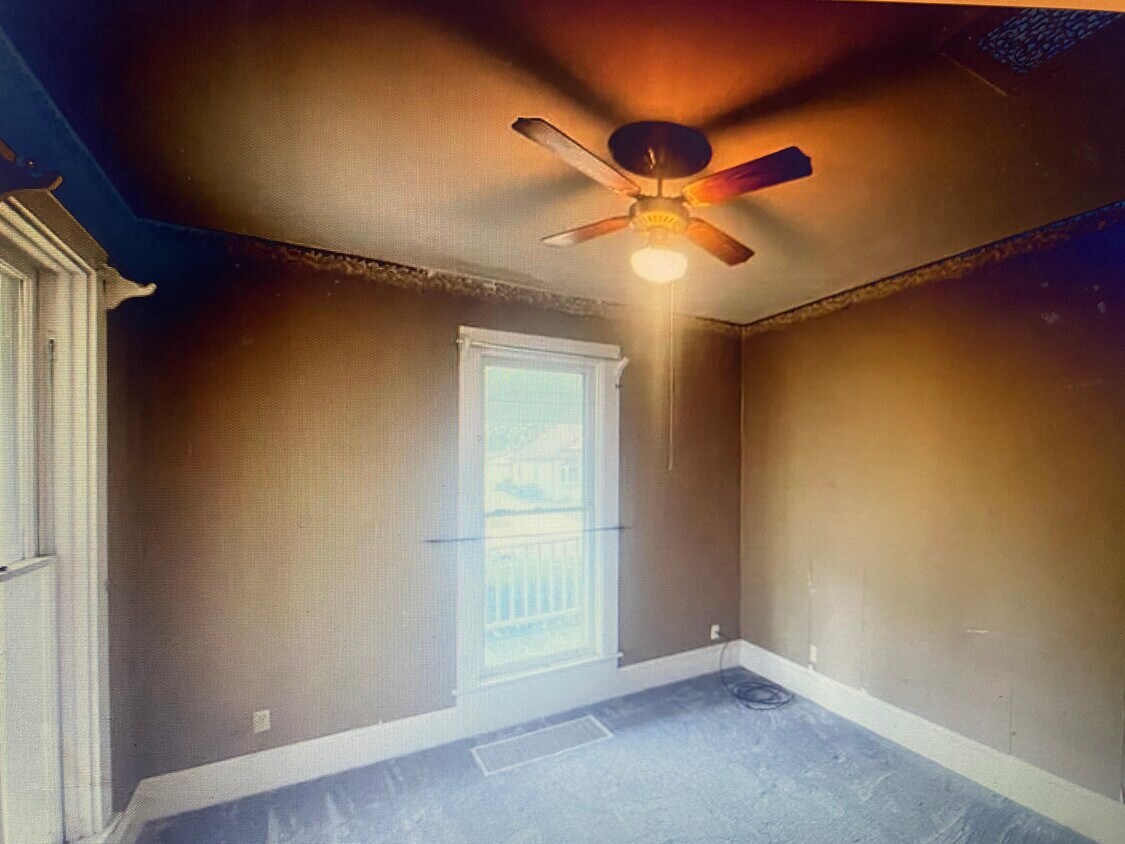 Primary Photo - 916 N West St