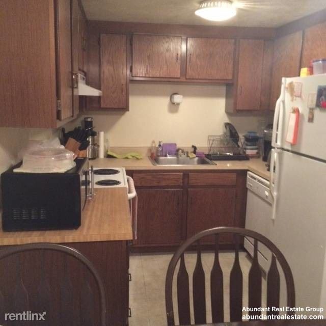 2 br, 1 bath - 99 Willow St Apt 1 - 2 br, 1 bath  - 99 Willow St Apt 1