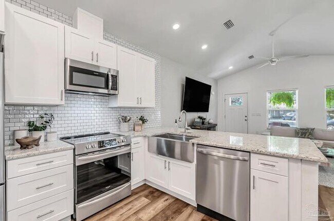 Foto del edificio - 4675 Geneva Dr