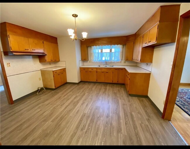 Building Photo - 204 Charles Ave