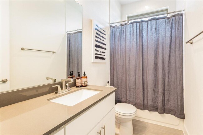 Foto del edificio - 718 Whitetail Dr