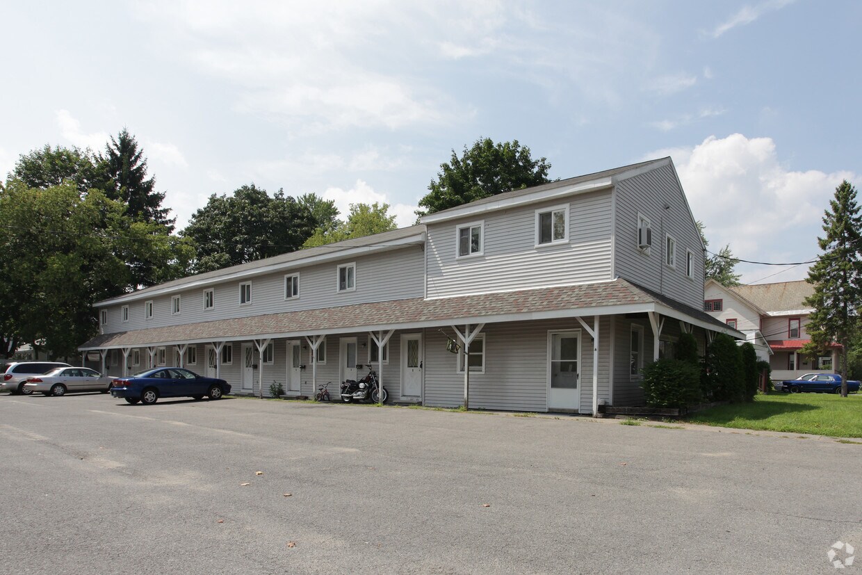 Primary Photo - 102 Hudson St