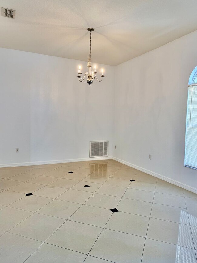 Foto del edificio - 4 bedroom home for rent in Lakeland