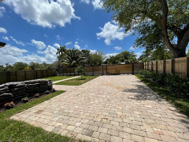 Foto del edificio - 1564 SW 28th Terrace