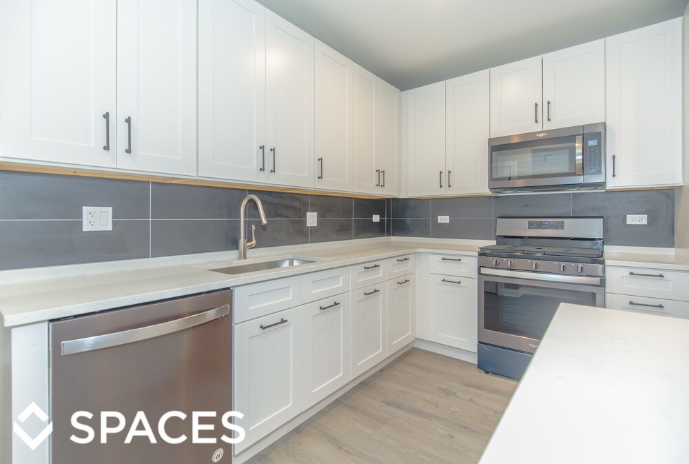 3324 N Clark St, Chicago, IL 60657 Rentals in Chicago at 3324 N Clark