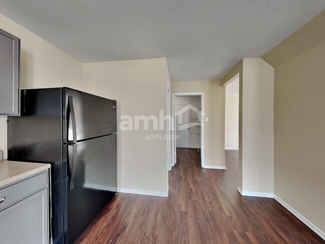 Foto del edificio - 8349 Sansa St