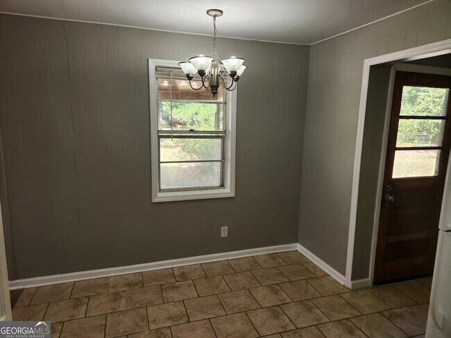 Building Photo - 2 Lindsey Dr NW